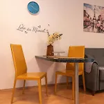 아파트 17-stillvolles 2-zimmer Mit Boxspringbett,wlan,grossem Balkon Mit Gartenblick 비스바덴
