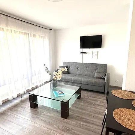 Apartment Sweet 17 *