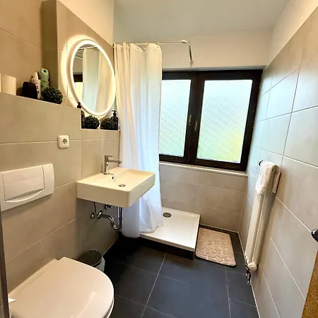 17-stillvolles 2-zimmer Mit Boxspringbett,wlan,grossem Balkon Mit Gartenblick * 威斯巴登