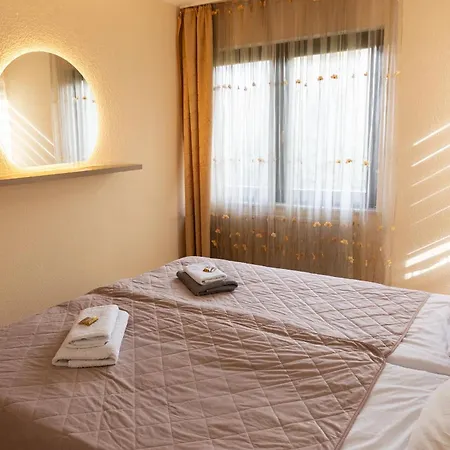 17-stillvolles 2-zimmer Mit Boxspringbett,wlan,grossem Balkon Mit Gartenblick Apartment Wiesbaden