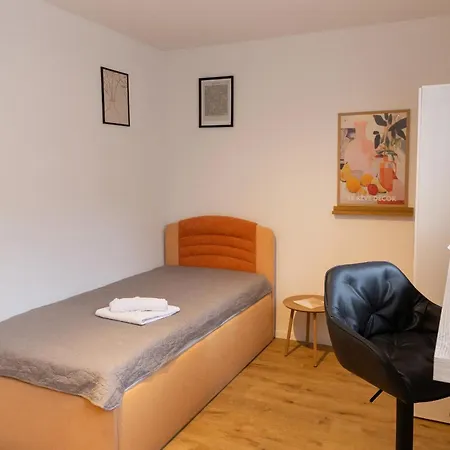 Apartment 17-stillvolles 2-zimmer Mit Boxspringbett,wlan,grossem Balkon Mit Gartenblick Wiesbaden