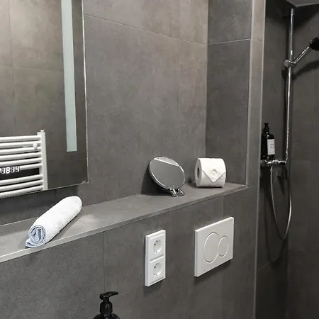 Apartment 17-stillvolles 2-zimmer Mit Boxspringbett,wlan,grossem Balkon Mit Gartenblick *
