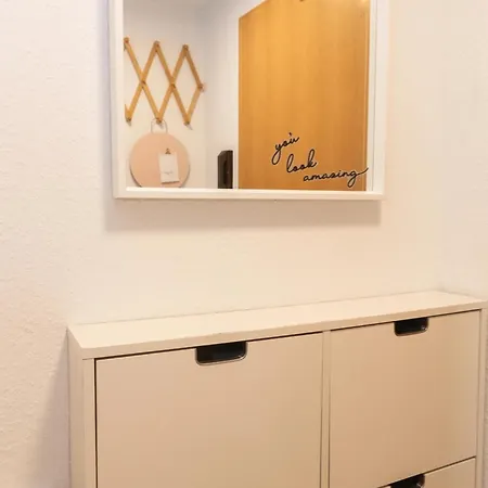 Apartment 17-stillvolles 2-zimmer Mit Boxspringbett,wlan,grossem Balkon Mit Gartenblick