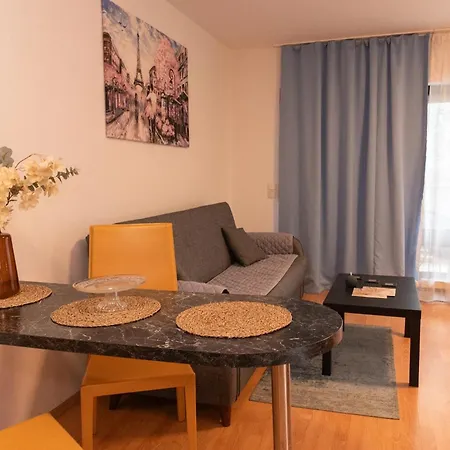 17-stillvolles 2-zimmer Mit Boxspringbett,wlan,grossem Balkon Mit Gartenblick Apartment