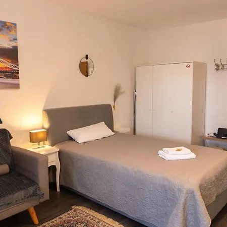 Apartmentsanlage Mit Komfortwohnungen Mit Kueche,wlan Und Kostenfreien Parkplaetzen