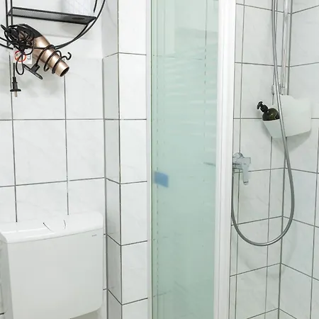 Apartmentsanlage Mit Komfortwohnungen Mit Kueche,wlan Und Kostenfreien Parkplaetzen